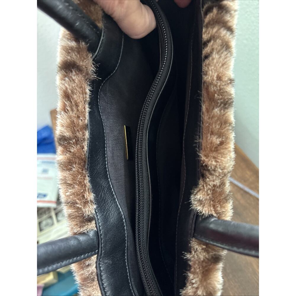 Stylish Neiman Marcus Faux Fur Cheetah Tote Handbag Purse Black Leather Footed - Picture 6 of 6